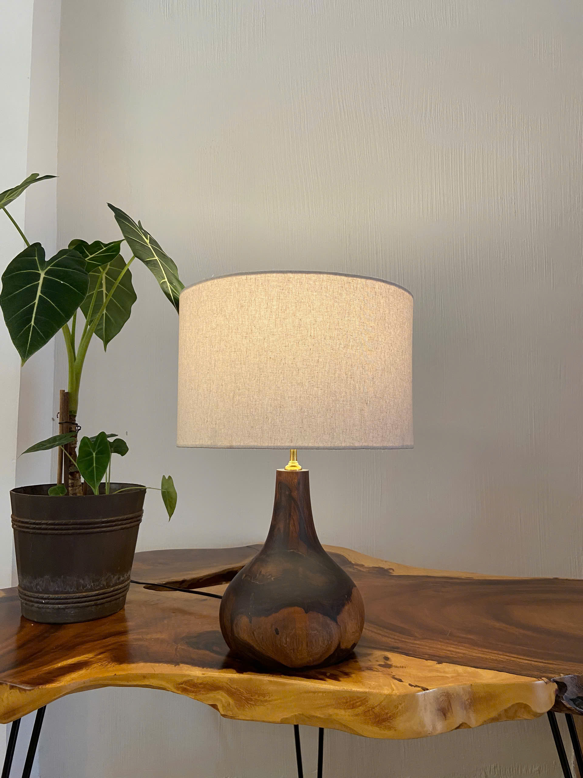 Đèn bàn gỗ tự nhiên Woodland Vessel DT-0034